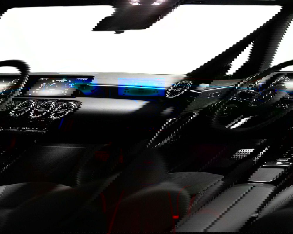 Mercedes-Benz CLA Shooting Brake usata a Milano (9)