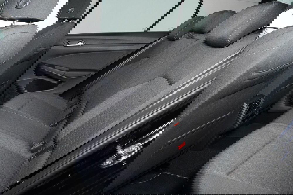 Volkswagen Golf nuova a Perugia (8)