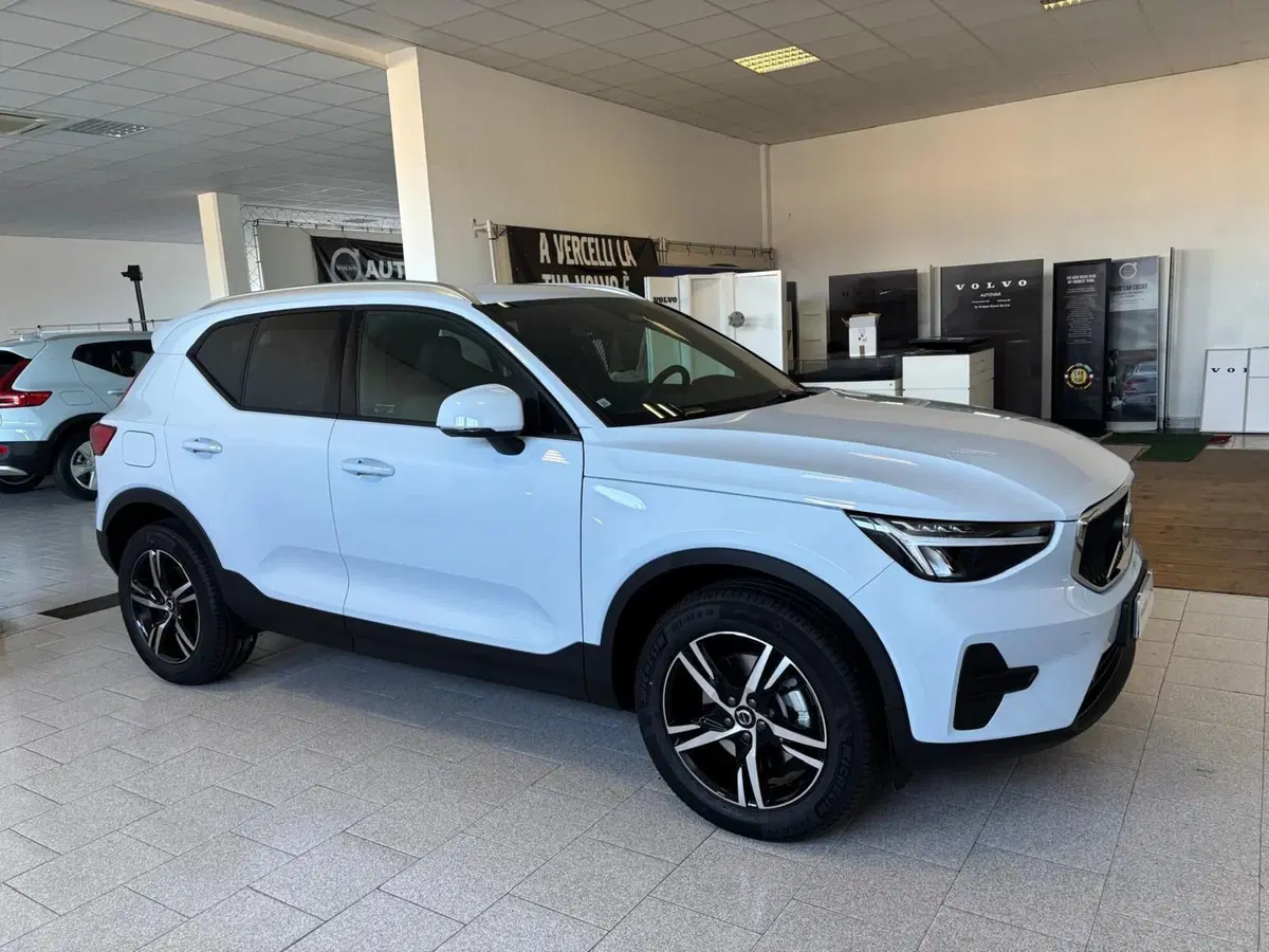 Volvo XC40 nuova a Vercelli
