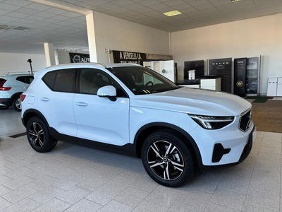 Volvo XC40 B3 automatico Core nuova a Caresanablot