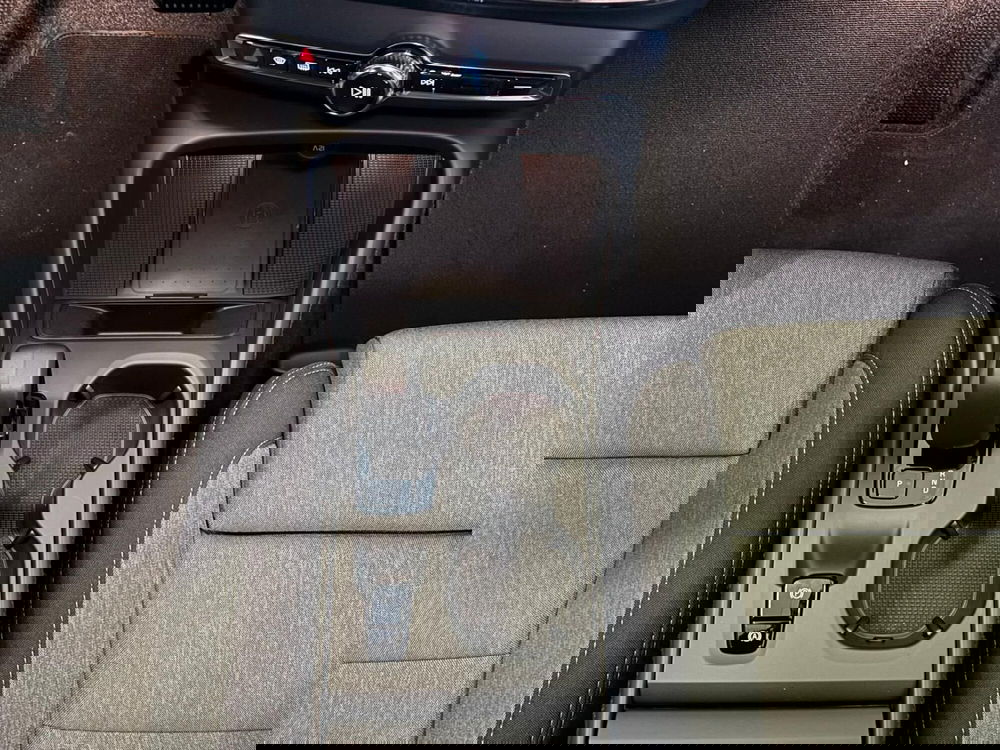 Volvo XC40 nuova a Vercelli (12)