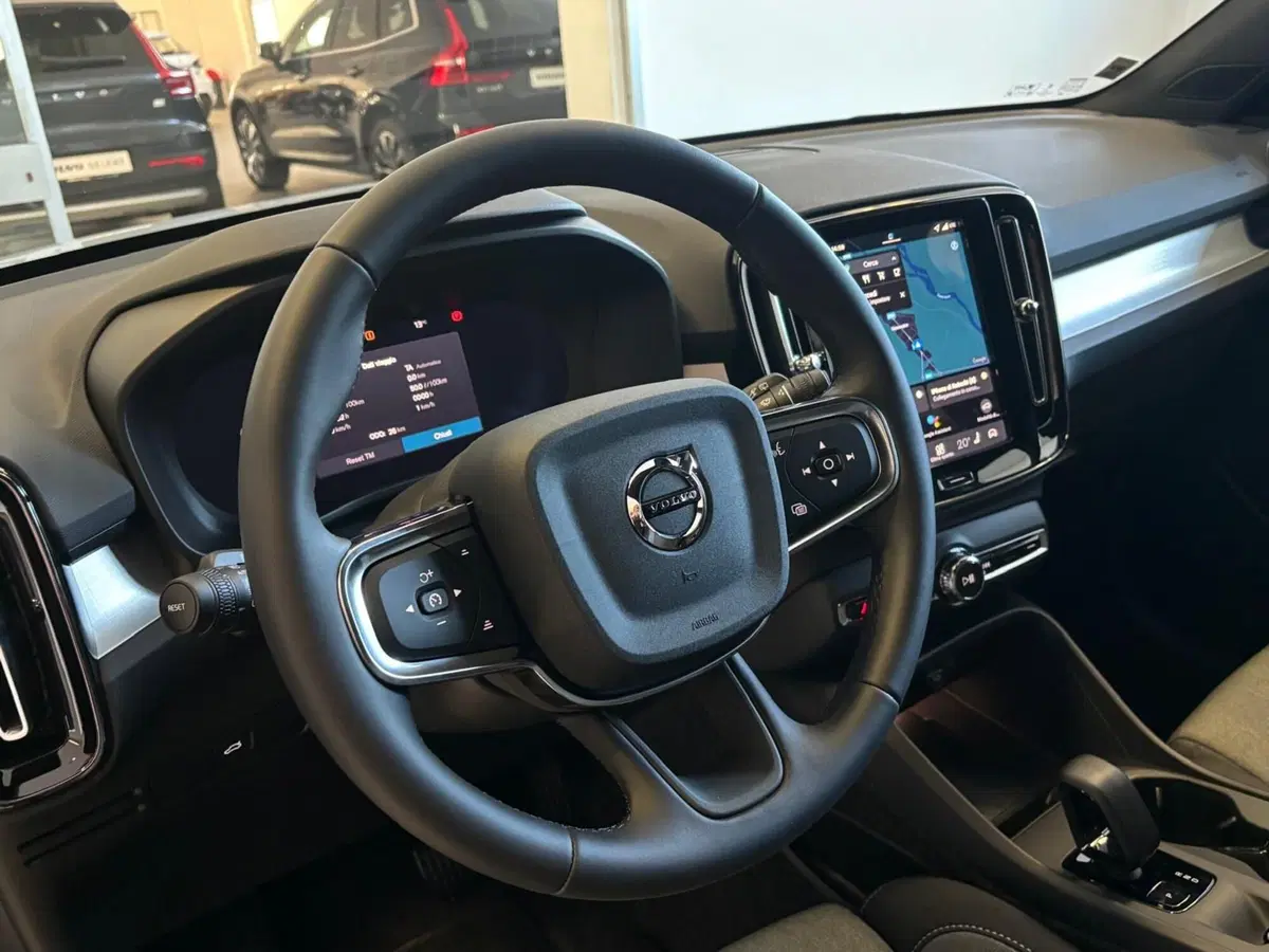 Volvo XC40 nuova a Vercelli (14)
