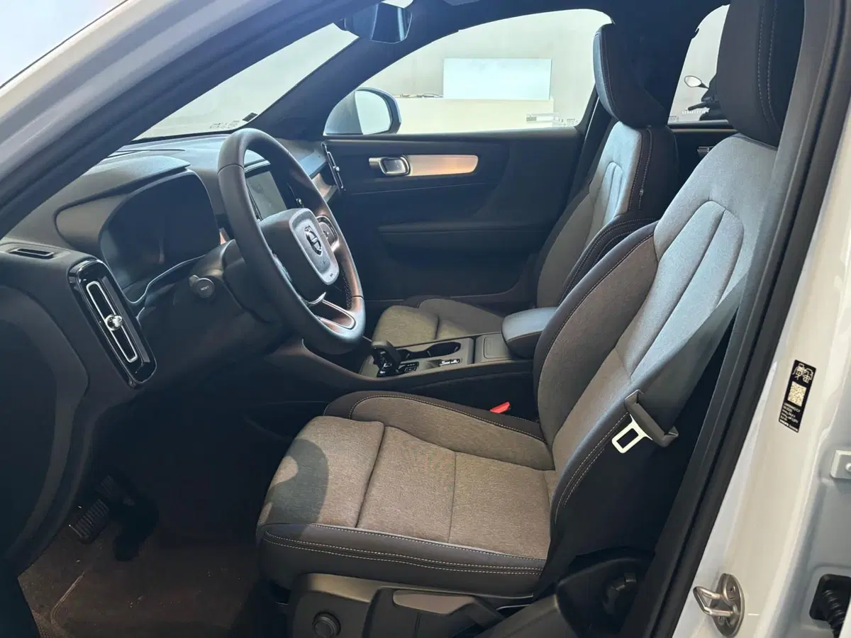 Volvo XC40 nuova a Vercelli (15)
