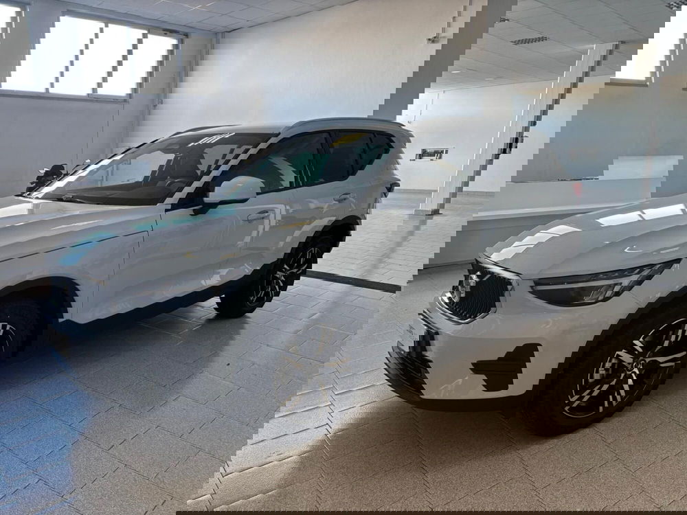 Volvo XC40 nuova a Vercelli (2)