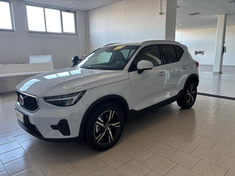 Volvo XC40 nuova a Vercelli (2)