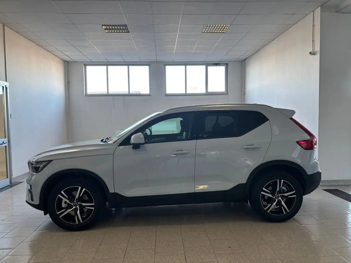 Volvo XC40 nuova a Vercelli (4)