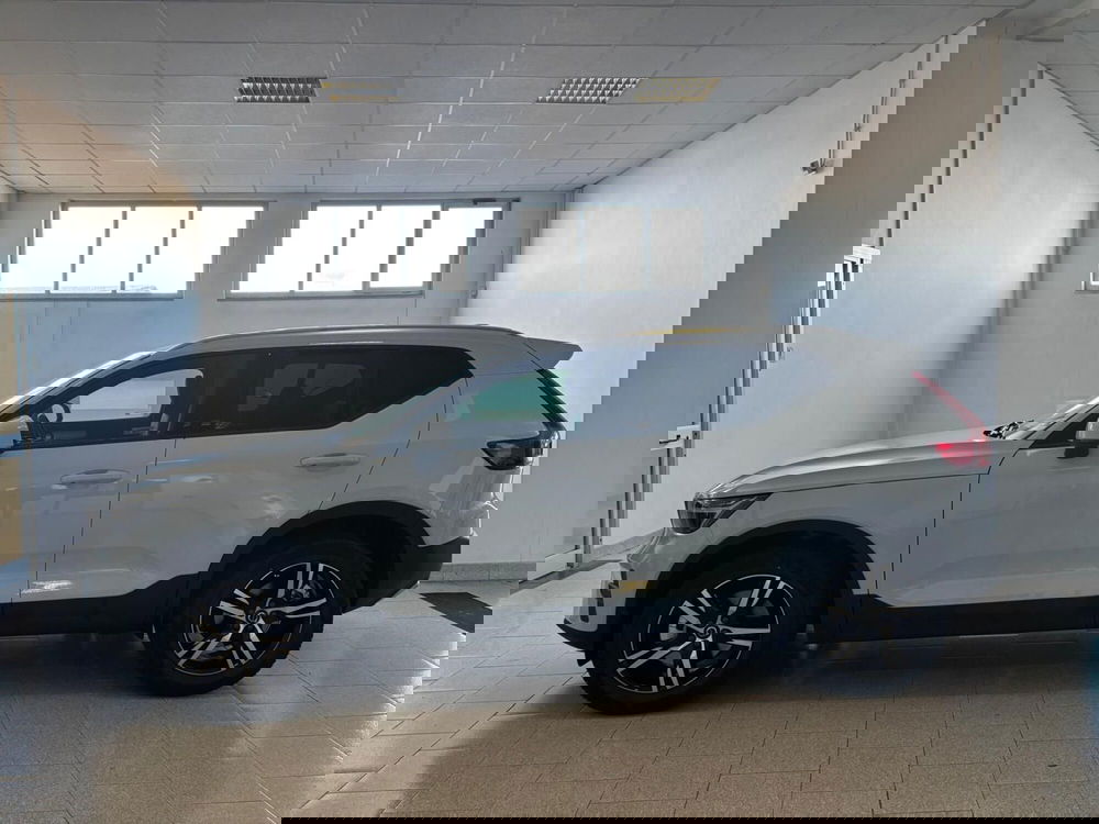 Volvo XC40 nuova a Vercelli (4)