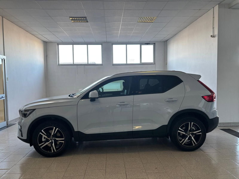 Volvo XC40 nuova a Vercelli (4)