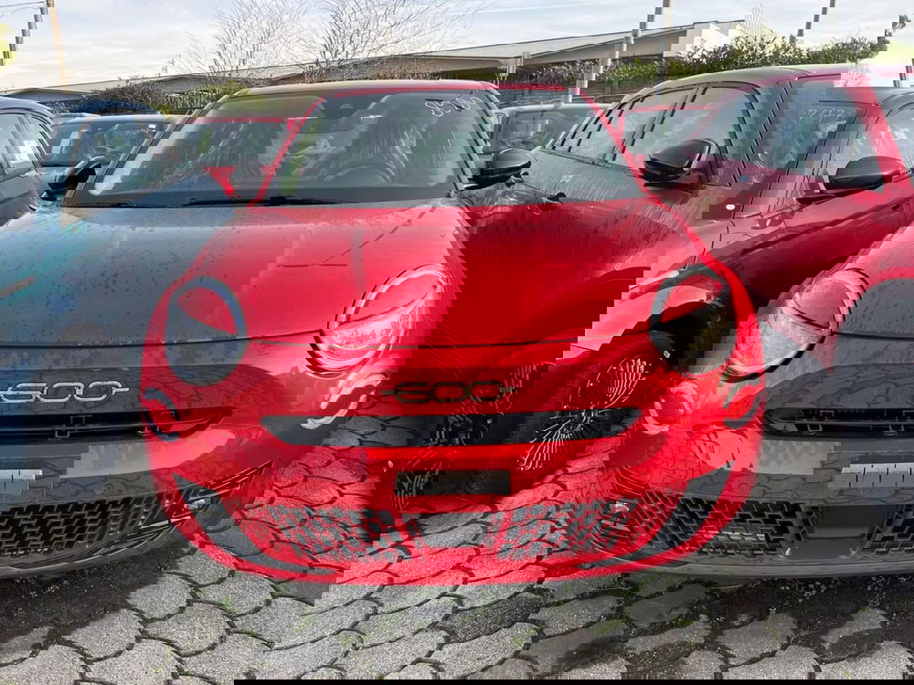 Fiat 600 nuova a Lucca (2)