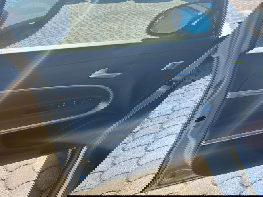 Jeep Avenger nuova a Lucca (10)