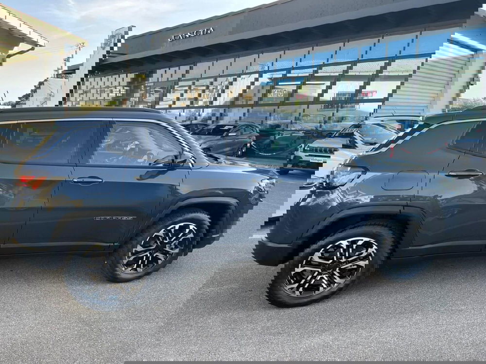 Jeep Compass nuova a Lucca (4)