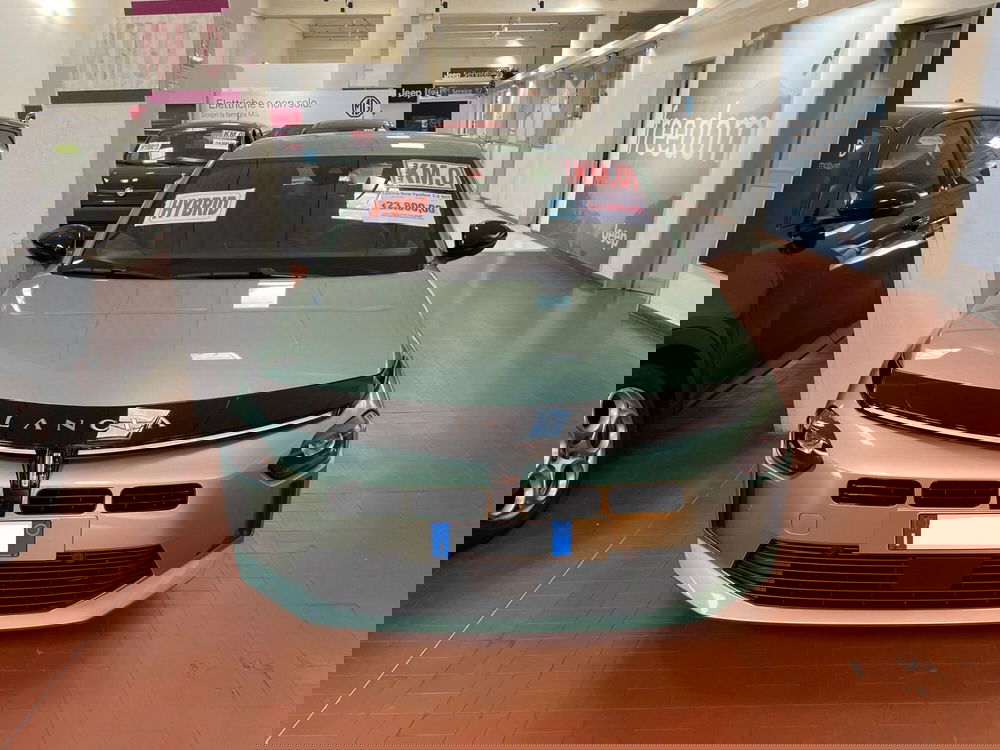 Lancia Ypsilon nuova a Lucca (2)