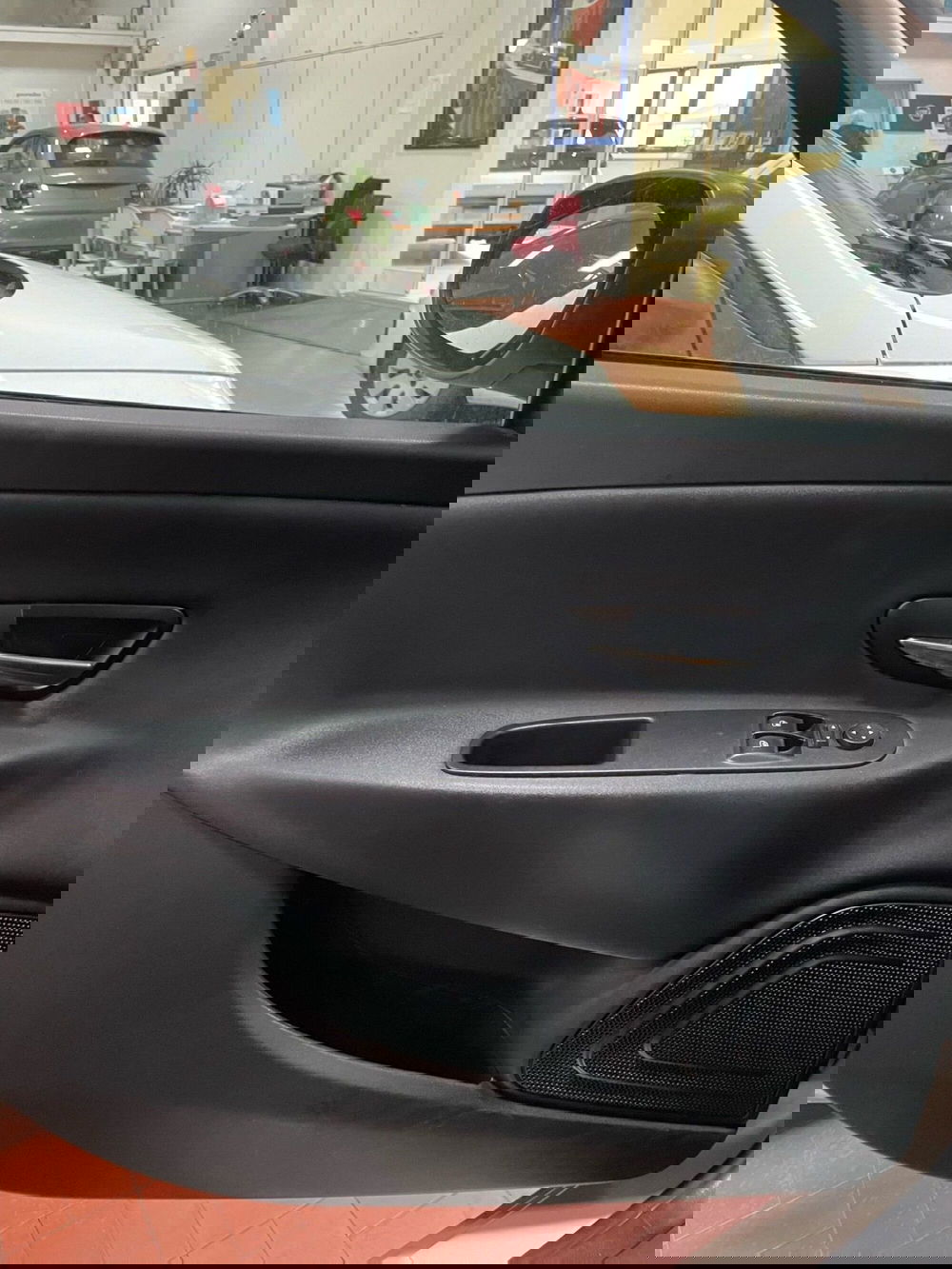 Lancia Ypsilon usata a Lucca (7)