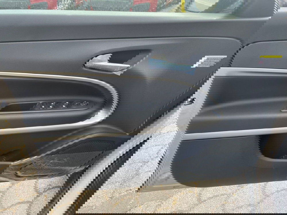 Jeep Avenger nuova a Lucca (8)