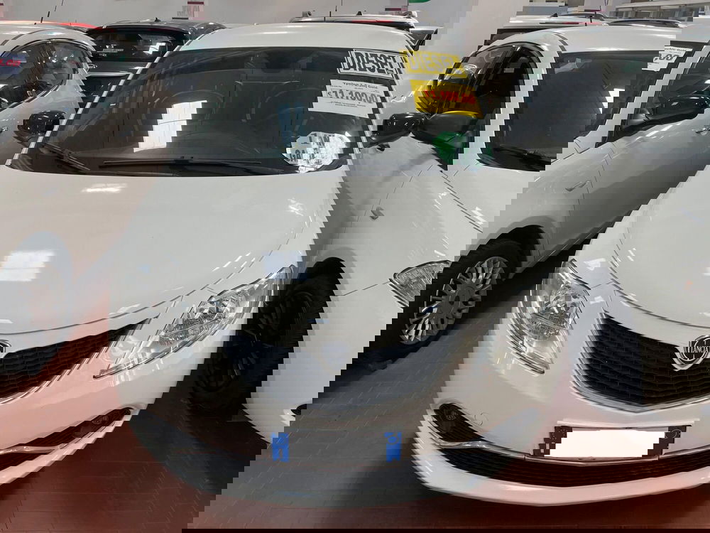 Lancia Ypsilon usata a Lucca