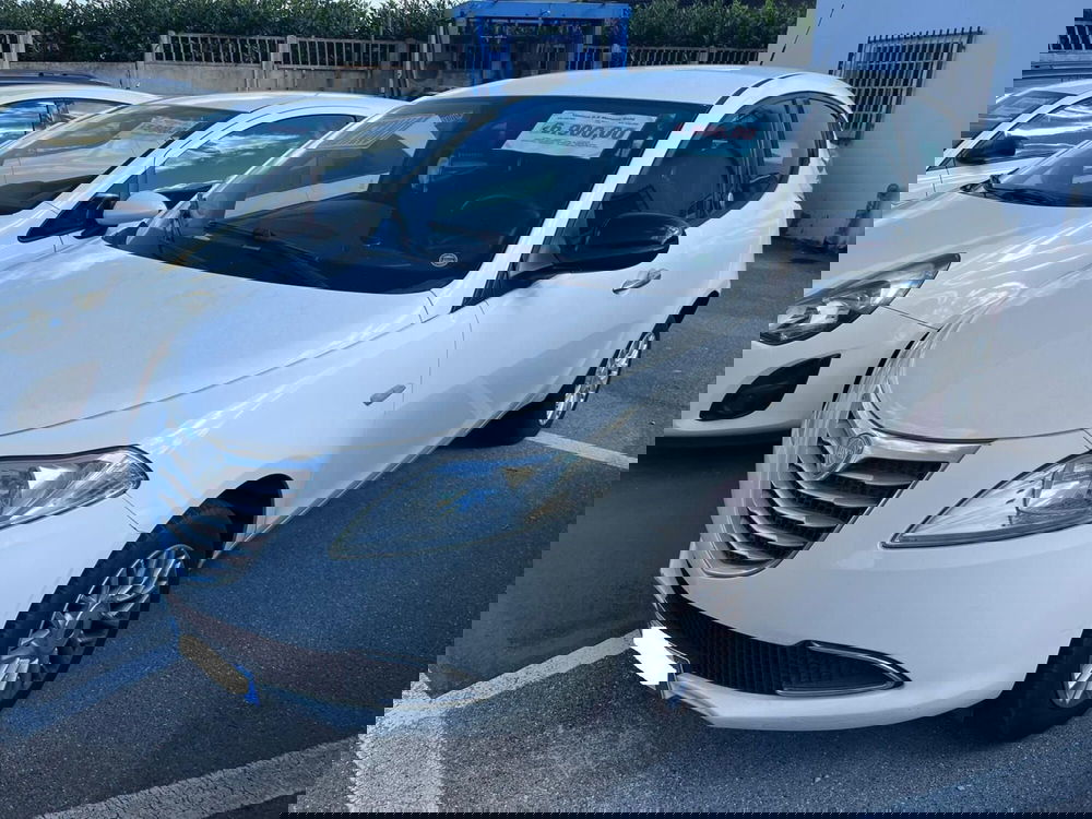 Lancia Ypsilon usata a Lucca