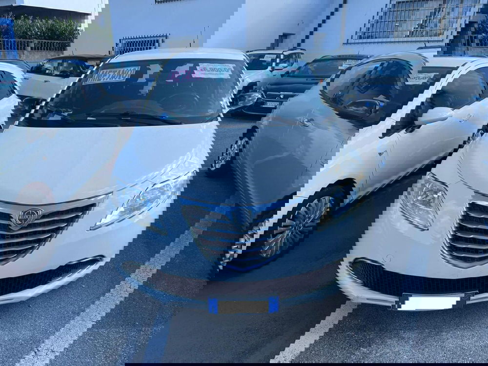 Lancia Ypsilon usata a Lucca (2)