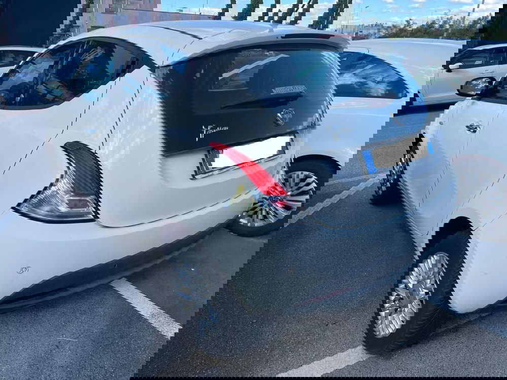 Lancia Ypsilon usata a Lucca (6)