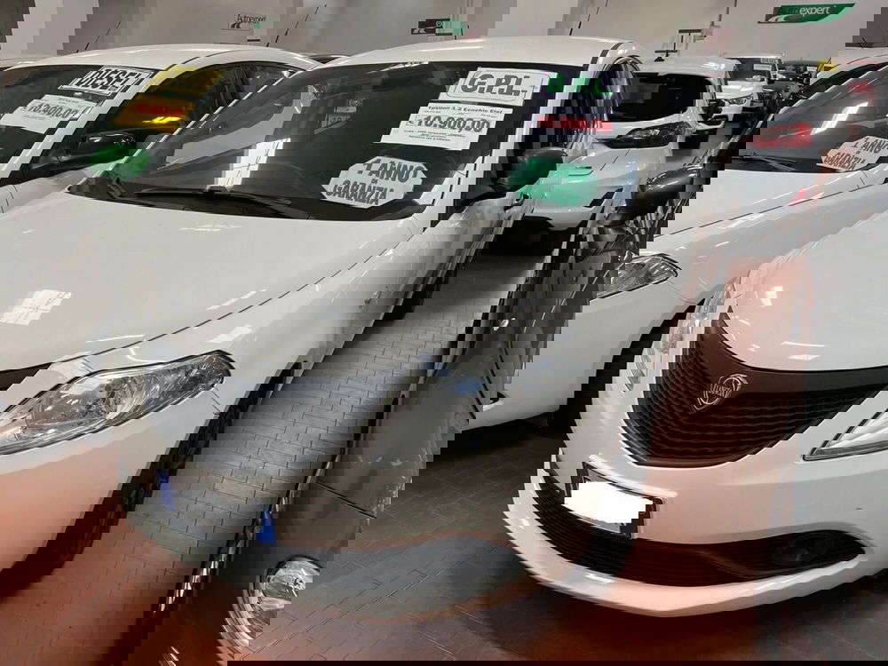 Lancia Ypsilon usata a Lucca