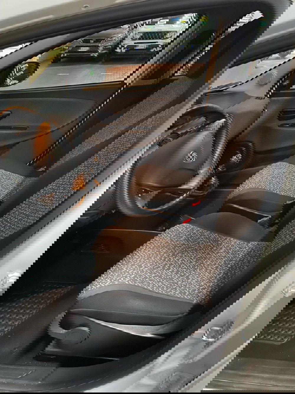 Lancia Ypsilon usata a Lucca (11)