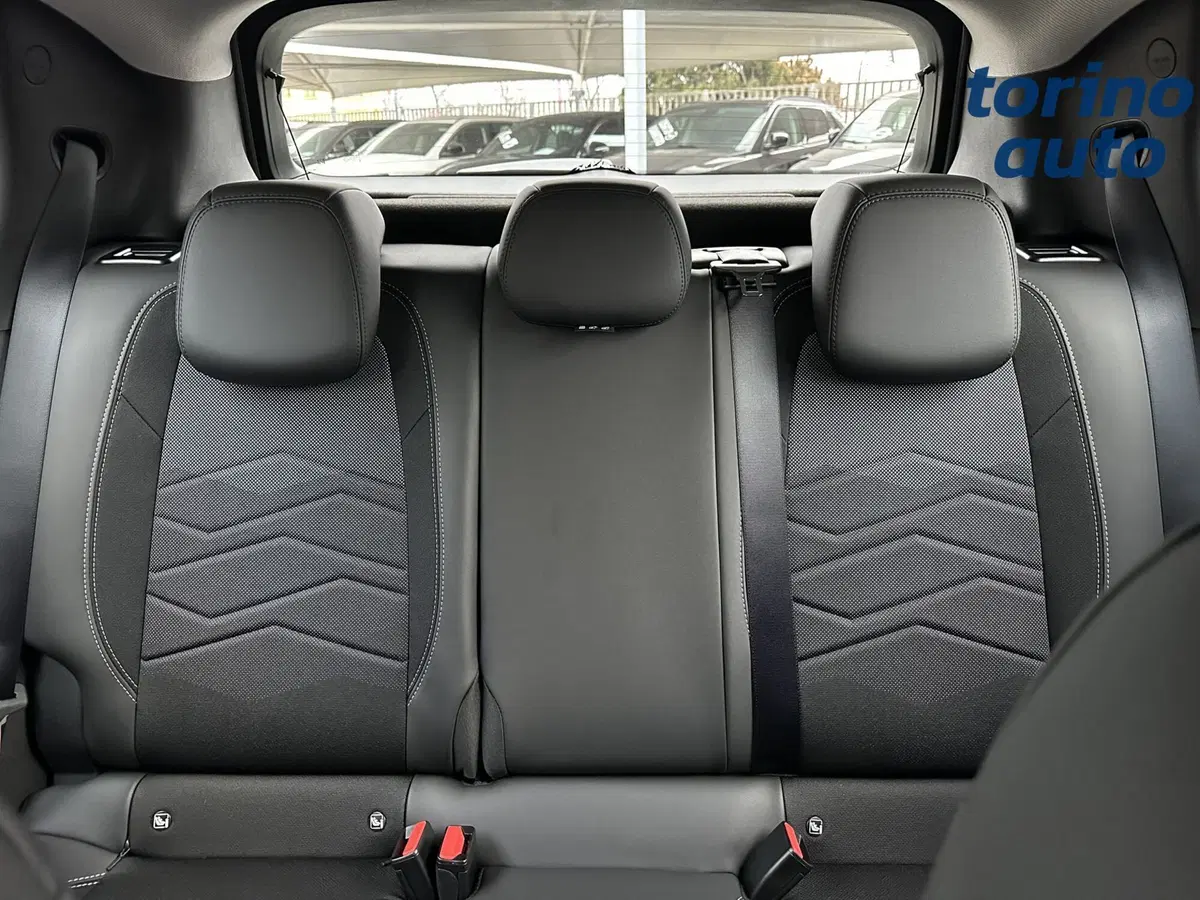 Jeep Avenger nuova a Torino (13)