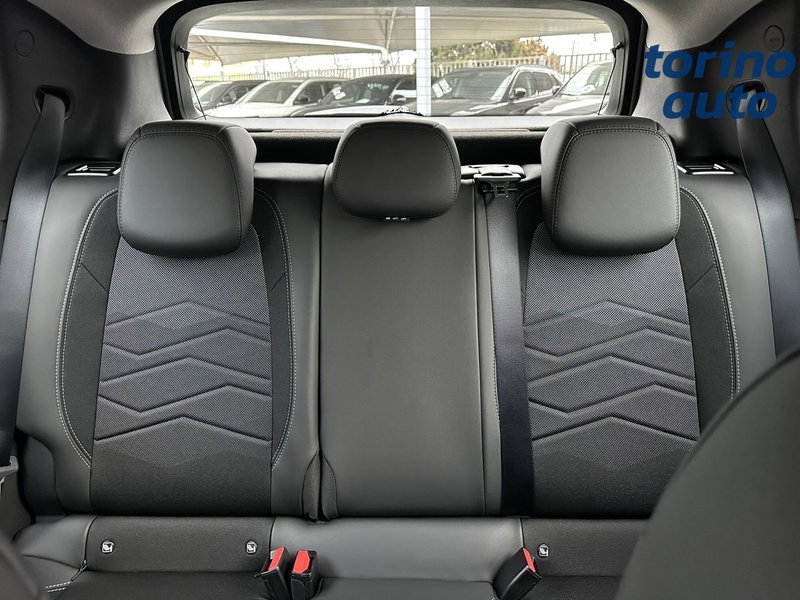 Jeep Avenger nuova a Torino (13)