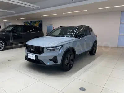 Volvo XC40 2.0 b3 Ultra Black Edition auto nuova a Forli'