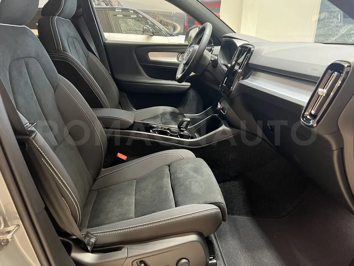 Volvo XC40 nuova a Forlì-Cesena (10)