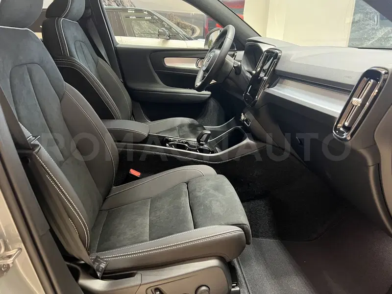 Volvo XC40 nuova a Forlì-Cesena (10)