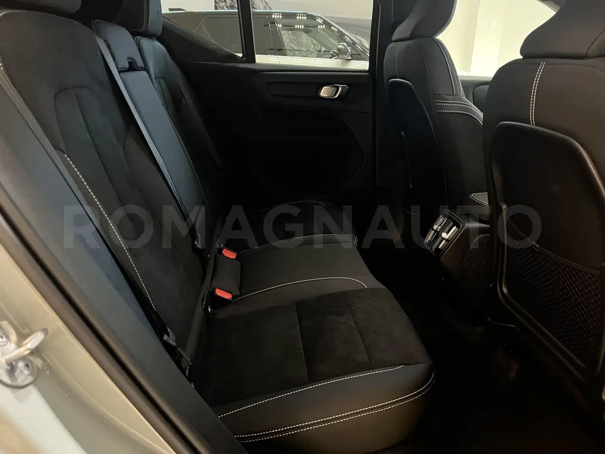 Volvo XC40 nuova a Forlì-Cesena (11)