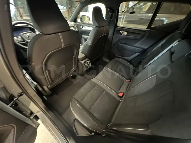 Volvo XC40 nuova a Forlì-Cesena (12)