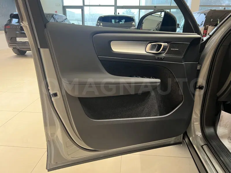Volvo XC40 nuova a Forlì-Cesena (15)