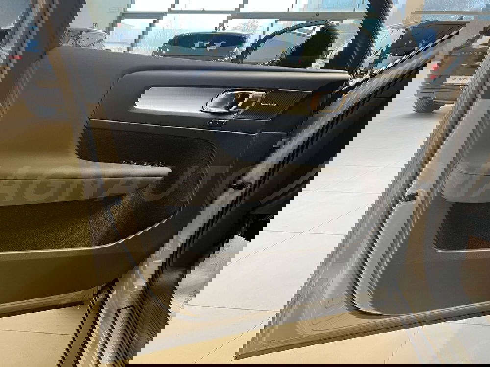 Volvo XC40 nuova a Forlì-Cesena (15)