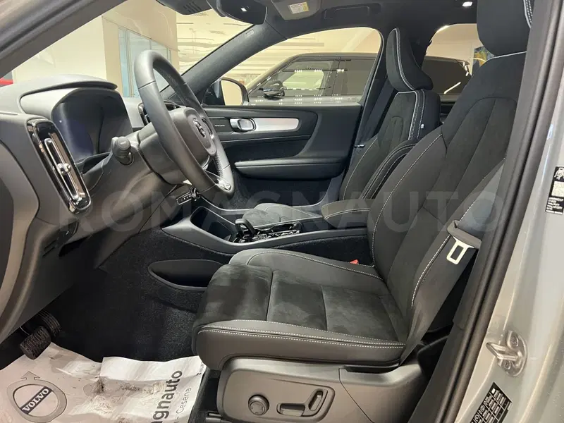 Volvo XC40 nuova a Forlì-Cesena (16)