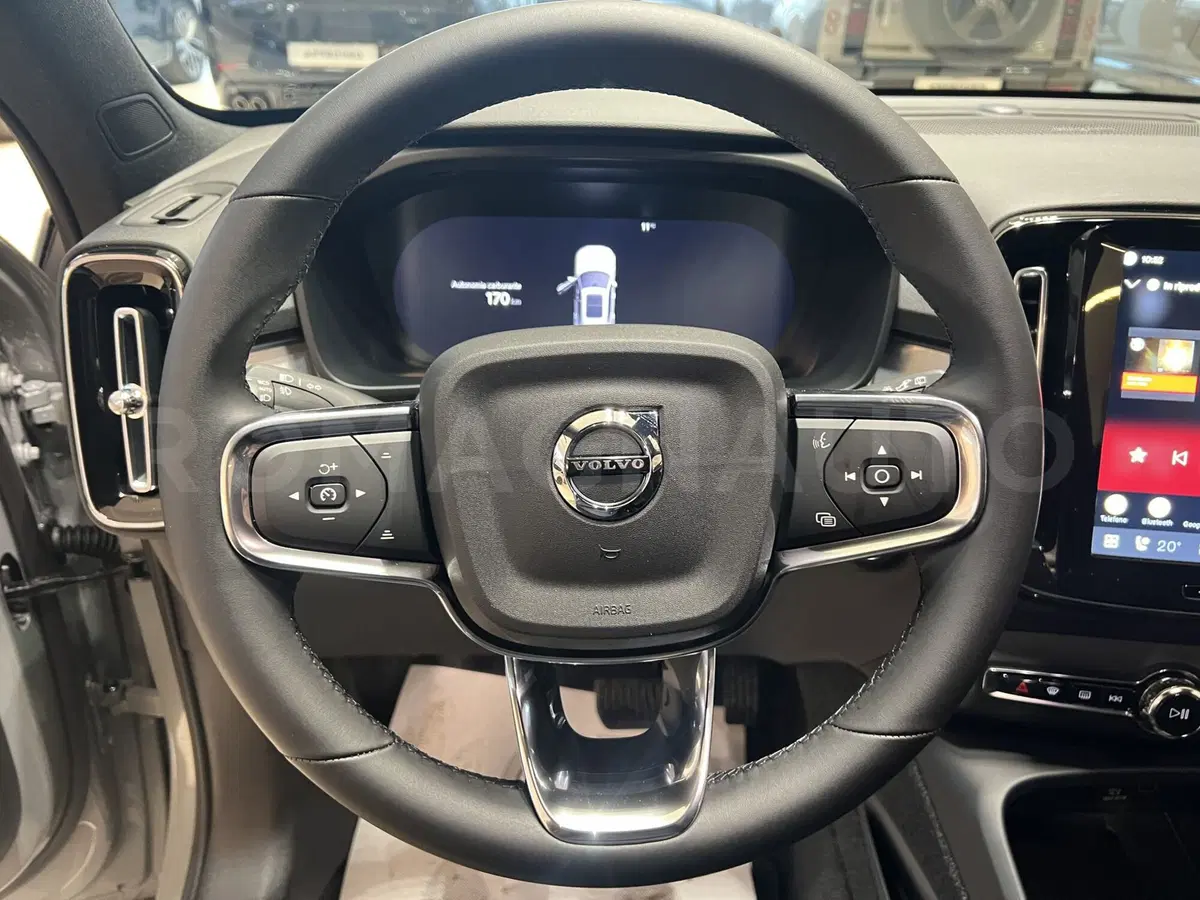 Volvo XC40 nuova a Forlì-Cesena (17)