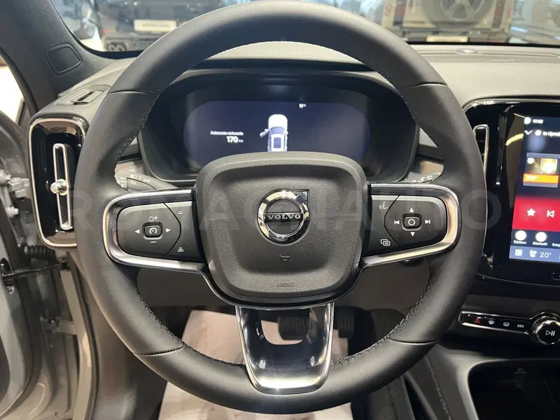 Volvo XC40 nuova a Forlì-Cesena (17)