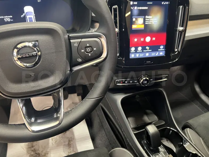Volvo XC40 nuova a Forlì-Cesena (18)