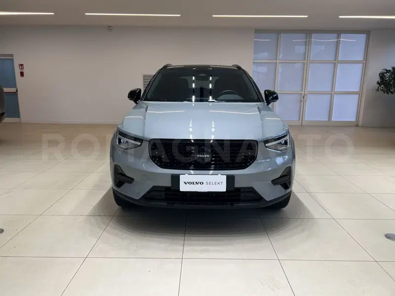 Volvo XC40 nuova a Forlì-Cesena (2)