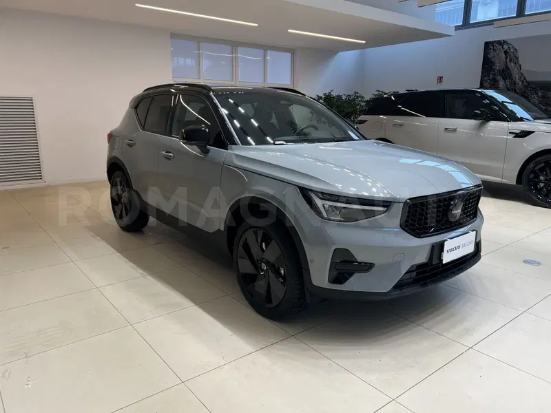 Volvo XC40 nuova a Forlì-Cesena (3)