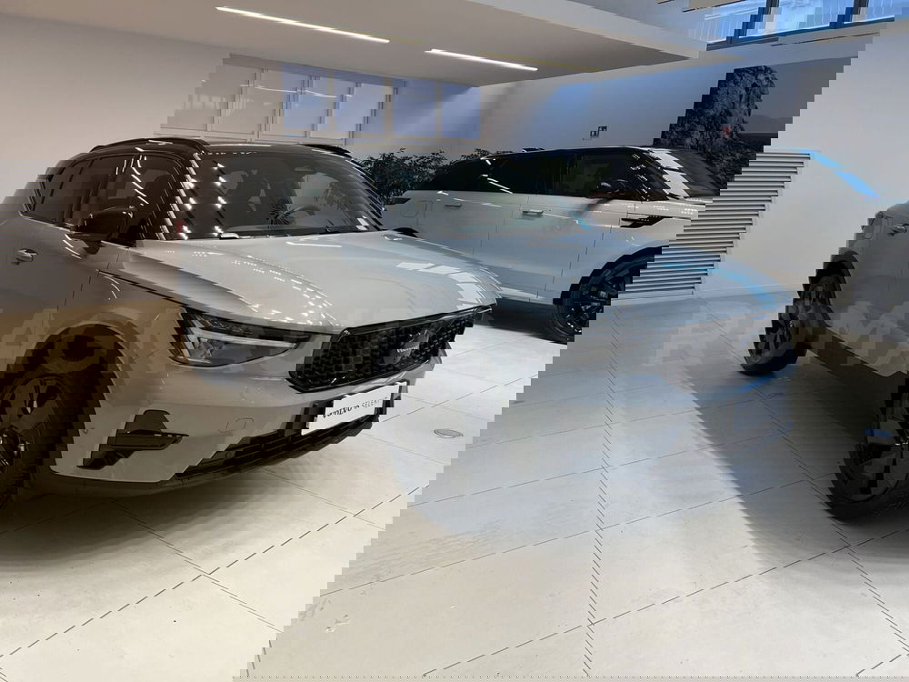 Volvo XC40 nuova a Forlì-Cesena (3)
