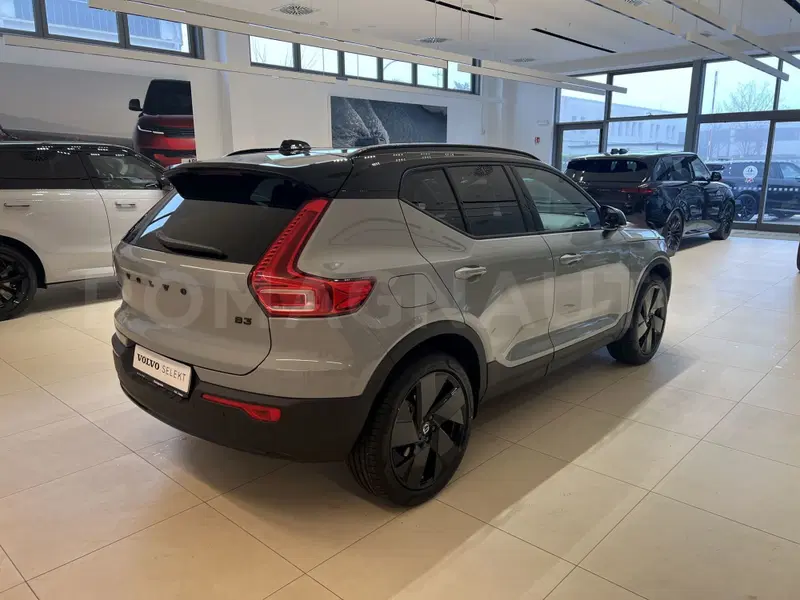 Volvo XC40 nuova a Forlì-Cesena (5)
