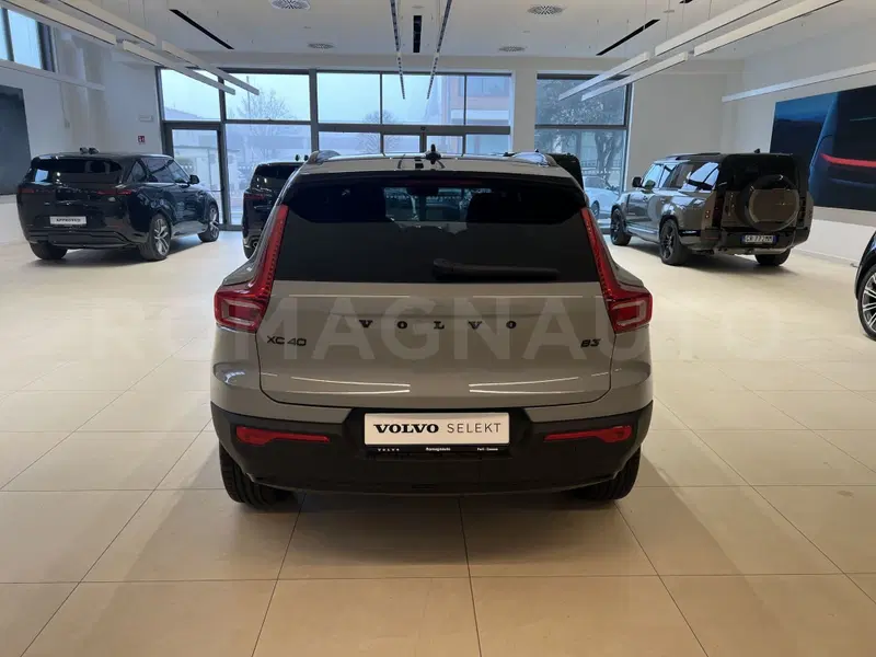 Volvo XC40 nuova a Forlì-Cesena (6)