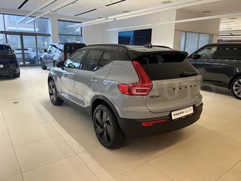 Volvo XC40 nuova a Forlì-Cesena (7)
