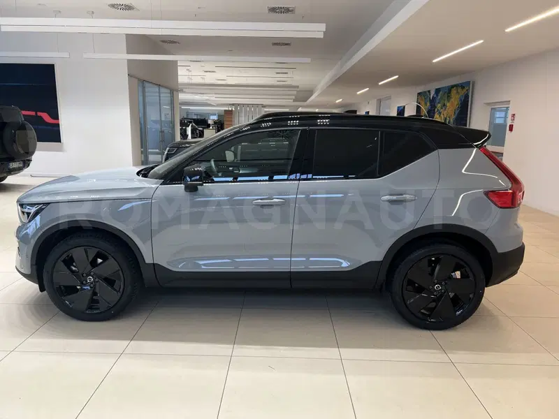 Volvo XC40 nuova a Forlì-Cesena (8)