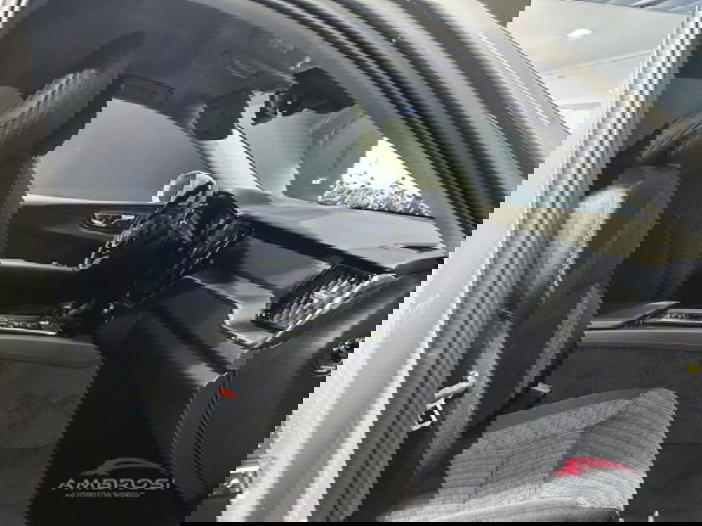 Volvo XC60 nuova a Perugia (6)