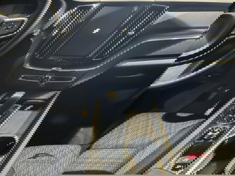 Volvo XC60 nuova a Perugia (9)