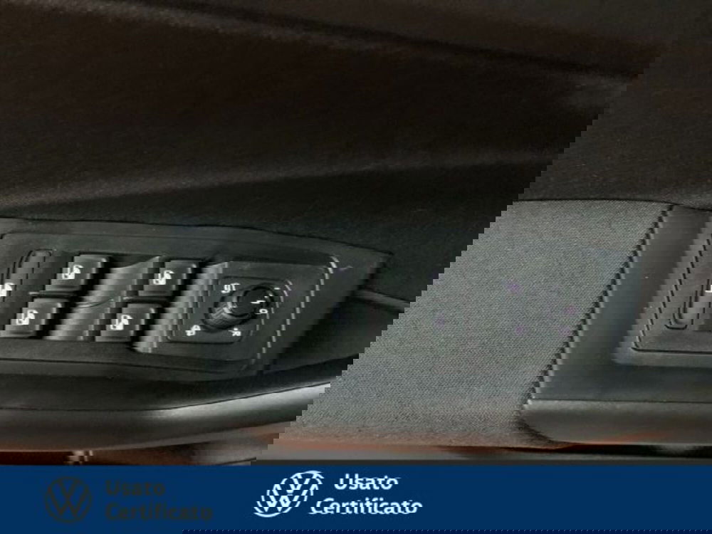 Volkswagen T-Roc nuova a Vicenza (12)