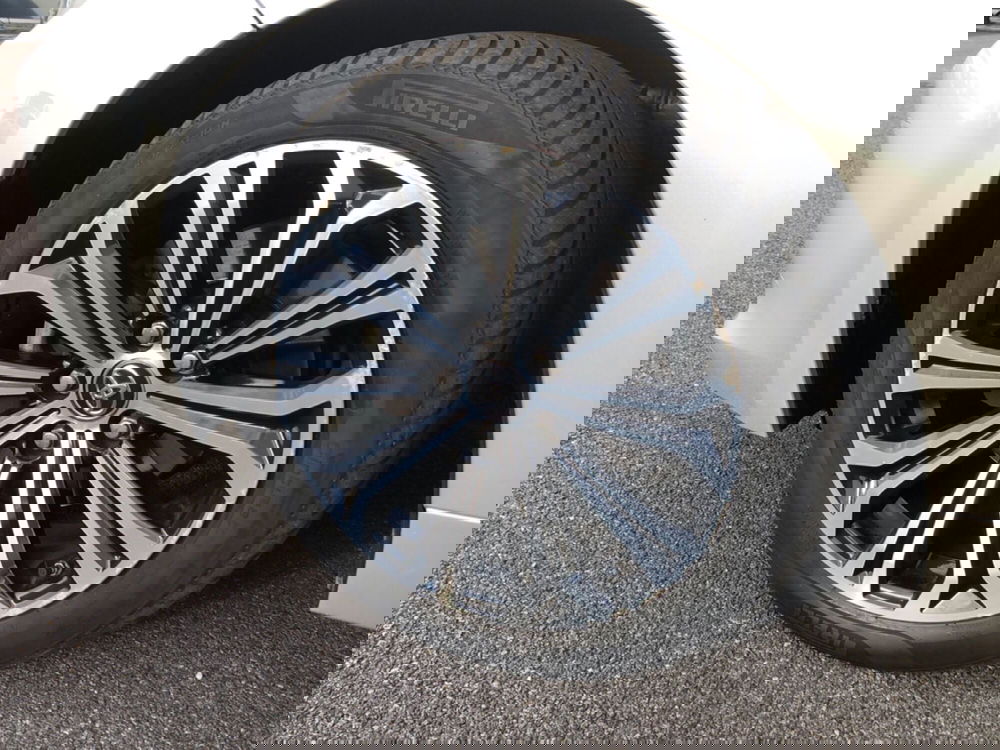 Toyota Corolla Touring Sports nuova a Mantova (15)