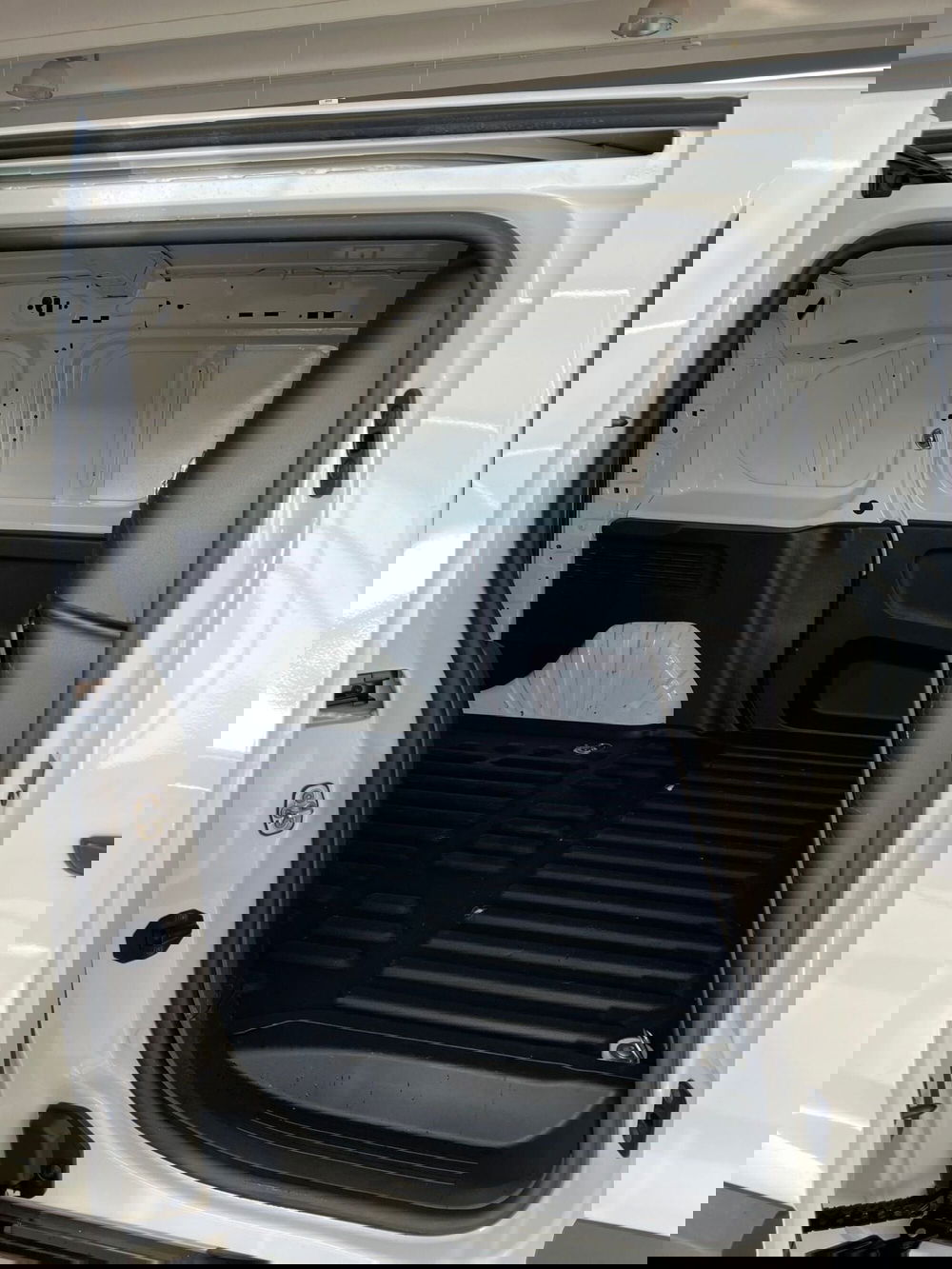 Peugeot Partner Furgone usata a Bari (10)