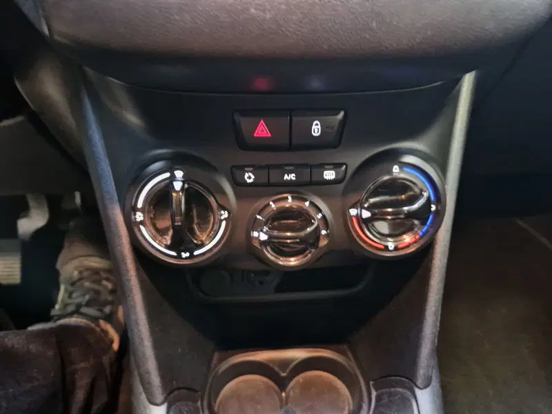 Peugeot 208 usata a Varese (11)